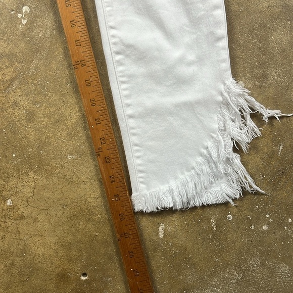 Hidden White Frayed Hem Women Jeans
Size: 28 - Picture 8 of 8
